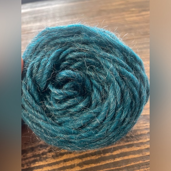 Lamb’s Pride Bulky Wool and Mohair Yarn Skeins Color: M124 Persian Peacock - Picture 3 of 3